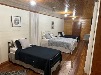 Cabin on the Ridge - Hometown - Laurel, MS Hotels near Hattiesburg–Laurel Regional Airport