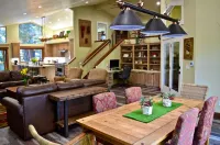 North Star Cabin! 5 Beds - 5 Baths - 5 Stars!