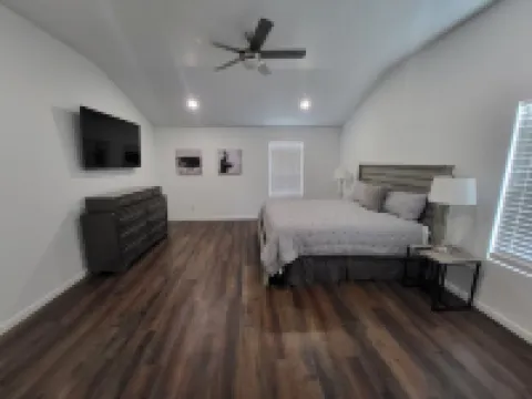 Newly Renovated Modern Farmhouse Style Close to the Heart of Fort Worth