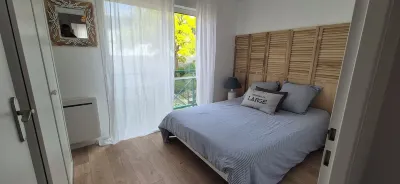 Appartement Cosy et Chaleureux à 100m de la Plage, au Centre de St Marc sur Mer! Hotels near Centre Commercial Oceanis