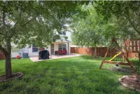 Beautiful and Spacious, Home - Great location!