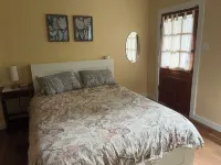 Quiet Cottage on the Lane Close to SF, Parks, Redwoods, Zoo, BART and the Ferry! Hotels near Walgreens