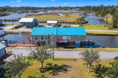 Moss Lake retreat