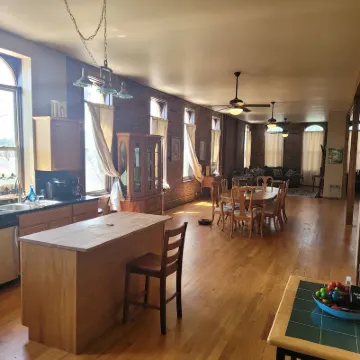 Spacious 2 bedroom apartment with 3 queen beds and 2 full baths Hotels in 