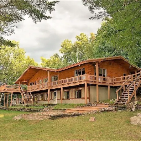 Stunning, Cozy Lake House with 680 feet of shoreline