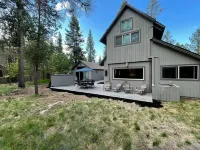 10 STAR RATING! Hot Tub/Bonus Room/Sleeping Loft/AC/SHARC/Bikes- Newly Remodeled
