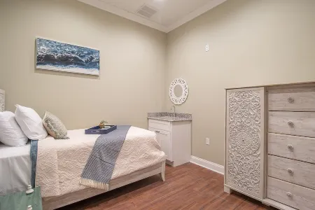 Beautiful Beach Duplex sleeps 6 Отели рядом с Keesler Air Force Base