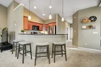 Downtown retreat 5mins to Bottleworks and Mass Ave w/ Garage