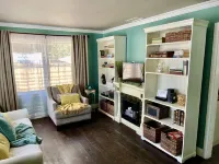 Charming Cottage Walking Distance to Downtown! 2 King beds and gas fire pit