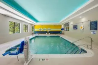 Tru by Hilton Stevensville St. Joseph - Pool