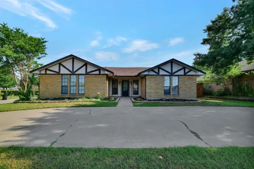 Great Home with Southern Charm and Great Space - Bungalows