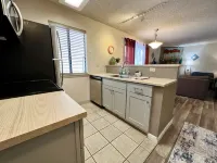 Clean & Cozy One Bedroom Condo W/ Kitchen In DTC