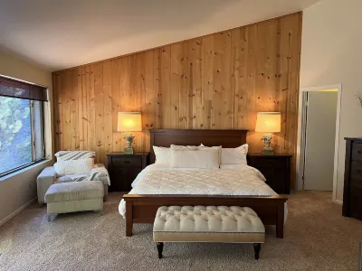 Spacious Secluded Cabin on 9 acres Hot Tub Outdoor Dining Private Trails Hotels near Mountain Pottery