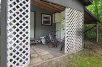 Spacious 4 bdrm home, Close to Lake, Wine, Downtown, Kid Friendly, Self Checkin