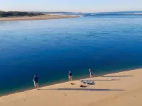 A delightful riverside house -comfortable and stylish - in Urunga Hotel a Bellingen