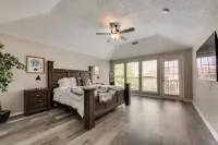 Texan House Near Lake 4 Bed 3 Bath Hot Tub*