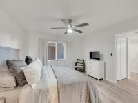 Jupiter Bay Resort Condo, steps to the beach! Comfortably sleeps family of 4! 주피터 호텔