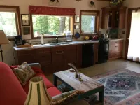 Humboldt Romantic Rural Hideaway