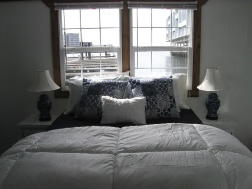 Houseboat in Boston Harbor Wifi A/C /Heat  Be rocked to sleep