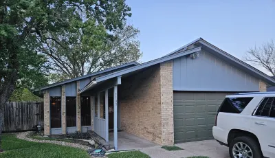 Rental only 3/4 of a mile from A&M. Comes w/free football game day parking pass.