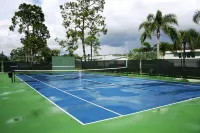 Golf & Beach Getaway Home 2 /2 with Golf Cart