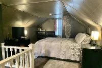 Melodic Forest~Hot Tub, Music Studio, Close to Wineries, Erie & Cleveland