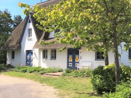 Vacation apartment in a thatched house, directly on the beach for 2-4 people
