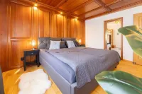 Vacation home (250 sqm) with 2 apartments & garden - ideal for families & groups Hotels in Burgkunstadt