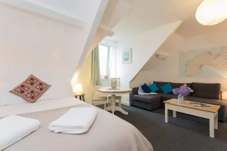 Beautiful views over Mounts Bay. Cosy flat in the fishing village of Newlyn