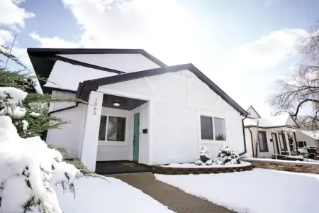 Bright 5-BDR Home in the heart of Ogden-3600 sq.ft