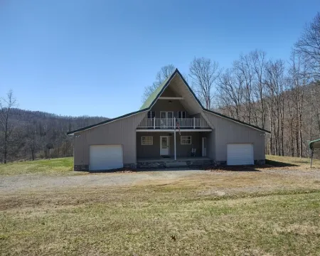 Knotty Knob is your mountain get away! Hotels in Braxton County