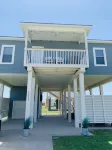 Happy House, minutes to the Beach! Hotels near Salt Cedar Avenue Beach Access Point #36