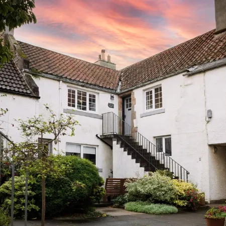 6 the Maltings, Stunning 1st Floor Apartment in Fishing Village Crail.