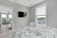 Happy Place - DT Fuquay, Top Floor, Best Skyline View Hotels in Middle Creek