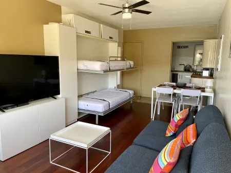 Splendide appartement climatisé avec vue sur mer et clocher - Parking et Wifi Отели в г. Коллиур