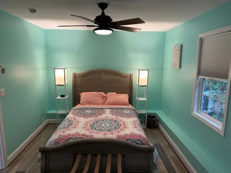 Large Heated Pool & Hot Tub, Near Quantico DAY Parties and Cookouts Welcome