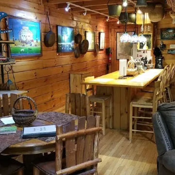 BIG ROCK LOG CABIN , Beside Natural Bridge/Red River Gorge