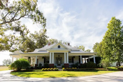 Gated Farm House Getaway Near Lake Blackshear! Peaceful and Newly renovated Hotels in Crisp County