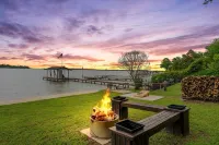 Lakefront w/ Dock, 300mb Wifi, Theater, Arcade
