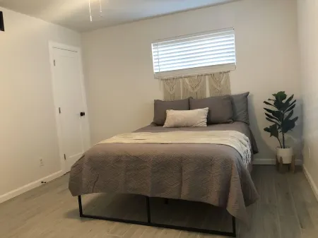 Centrally located 2 bedroom unit Отели рядом с достопримечательностью «Аризона Музеум оф Нэчурал Хистори»