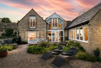 Chic Multi Award Winning  Luxury Cotswold Cottage - Sleeps 8 - Wifi