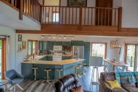 Secluded River Retreat 8 minutes from West Entrance to Glacier National Park. Hotels in Martin City