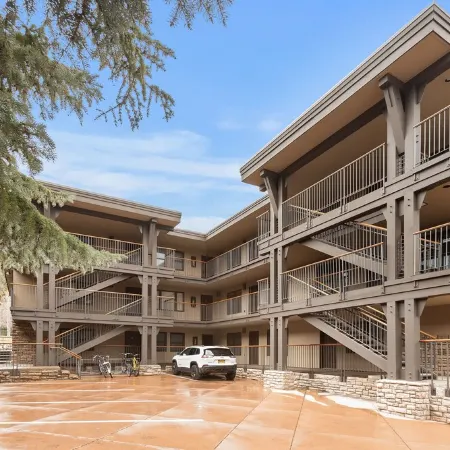 BRIGHT, Renovated, In the Heart of Aspen Walkable