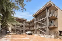 BRIGHT, Renovated, In the Heart of Aspen Walkable