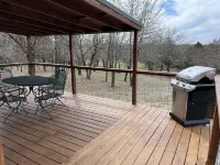 Cross Timbers Country Cabin #2 Hotels in Love County