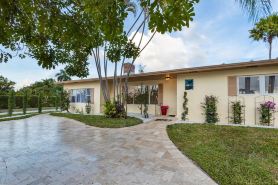 Private Luxury Pool & Spa Retreat – Great Location