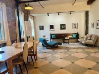 Spacious, artist-designed apartment in 1890s chocolate factory. DOG FRIENDLY!
