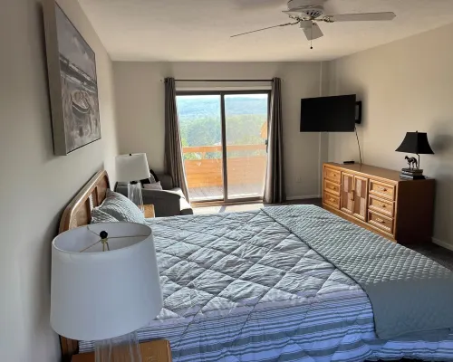 Fantastic view of The Highlands! Comfortable 2-bedroom w/loft condo. Come relax. Hotels in Pleasantview Township