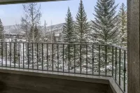 Ski-In Ski-Out Northwoods Condo Willow 414-Private Gated Community - 4-Star