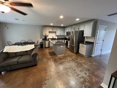 3 bedroom townhome close to Nashville! Отели в г. Уилсон